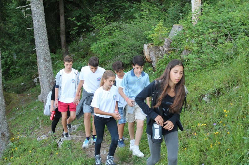 Village Camps International Summer Camp Leysin, Switzerland 2025-08-09 https://www.villagecamps.com/journals_admin/images/681-14-campfire (13).jpg